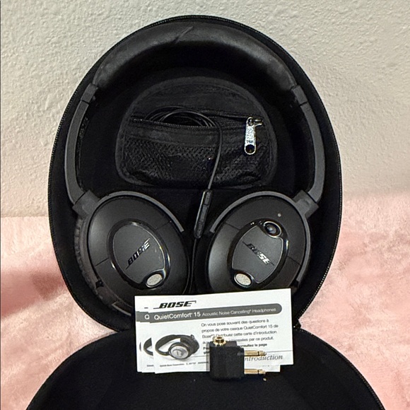 Bose Black Headphones with Black Case - Picture 6 of 9